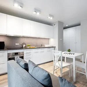 Metro Wilanowska Aparts Apartment